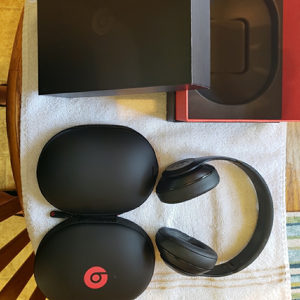 Beats by Dre solo 2 wireless headphones